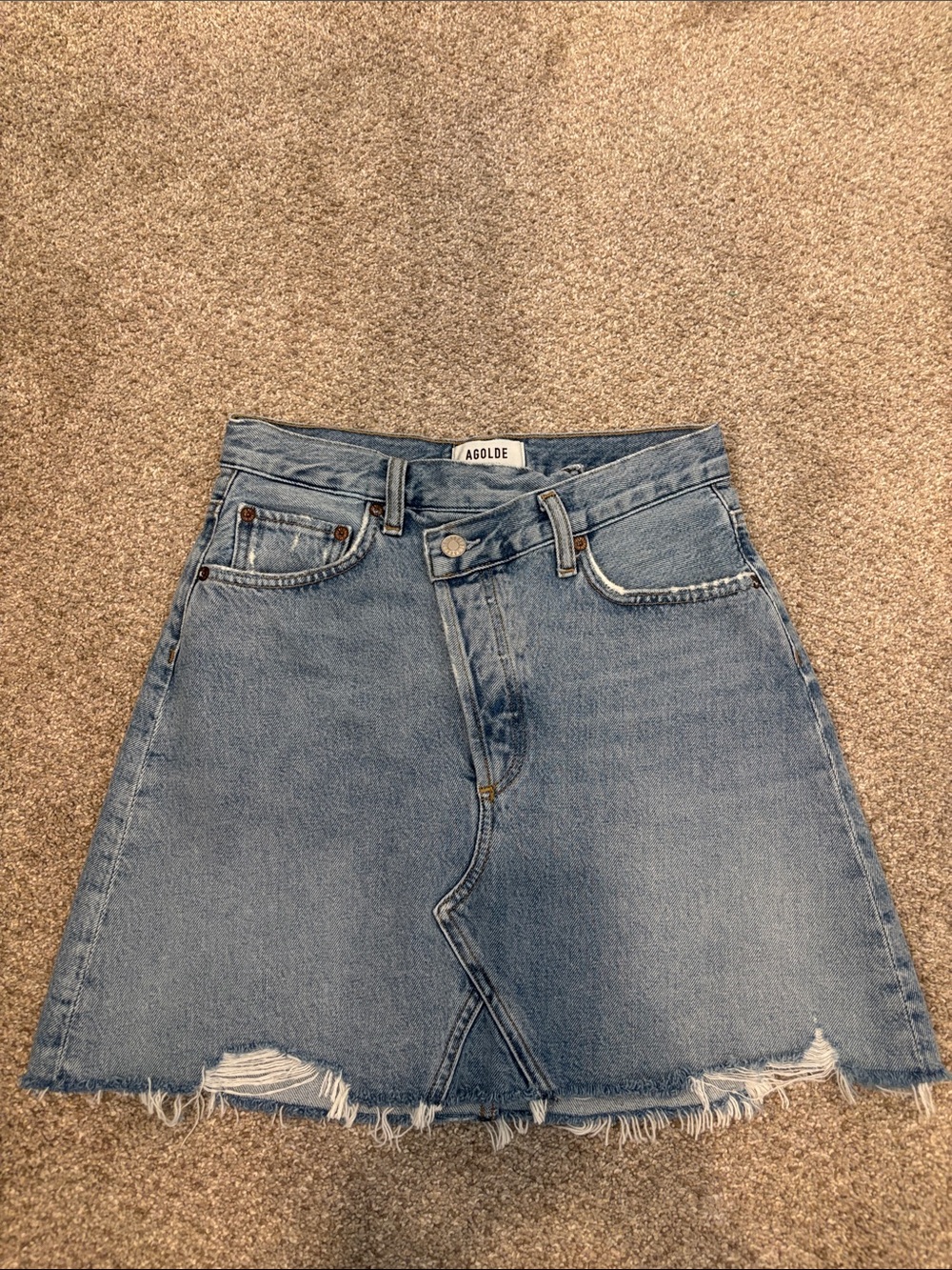 BNWT Agolde Light Blue Denim A-Line Mini Skirt with Frayed Hem